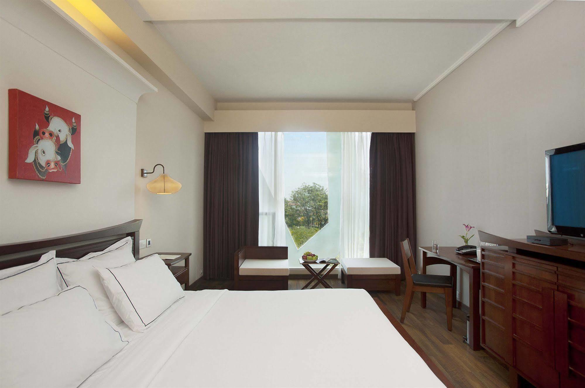 Escape Hotel & Spa Bangalore Exterior foto
